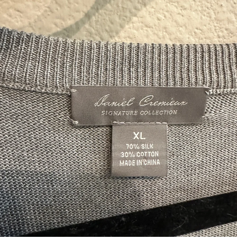 Daniel Cremieux | XL | Gray Signature Collection Silk cotton Blend vneck sweater